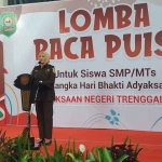 Dr. Masnur, Kajari Trenggalek saat dalam pembukaan baca puisi tingkat SMP di Kabupaten Trenggalek.