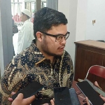 Bupati Kediri saat memberi keterangan ke awak media. Foto: Ist