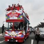 Pasangan ganda campuran Indonesia Tontowi Ahmad/Liliyana Natsir bersama Eko Yuli dan Sri Wahyuni diarak saat tiba di Terminal 3 Ultimate, Bandara Soekarno-Hatta, Banten, Selasa (23/08). Tampak bersama mereka Menpora Imam Nahrawi. foto: merdeka.com