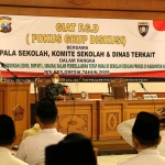 Bupati Sambari ketika membuka FGD. (foto: ist)