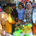 Festival Rujak Uleg diikuti 16 peserta yang diselenggarakan dalan rangkaian Hari Pahlawan Nasional di RT 5 RW 2 Kelurahan Kedurus. Foto: Ist.