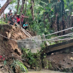 Jembatan ambruk di Desa Talunrejo, Kecamatan Bluluk