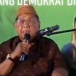 Tangkapan layar KH Abdurrahman Wahid (Gus Dur) saat pidato didampingi Yenny Wahid, putrinya.