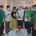 Tim formatur saat menyerahkan susunan kepengurusan kepada DPP PPP. Mereka diterima Waketum DPP PPP Arsul Sani, Ketua DPP PPP Bidang Fungsional Achmad Baidowi dan Qoyyum Al Jabbar, serta Sekretaris Majelis Syariah DPP PPP Khoirus Sholeh. foto: ist.