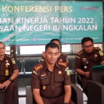 Kejari Bangkalan saat memaparkan Hasil Kinerja 2022 kepada awak media.