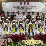 Foto bersama antara Bupati Pamekasan dengan Kalapas Kelas II A Pamekasan serta seluruh WBP.