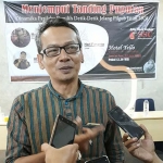 Mochtar W. Oetomo, pengamat politik Universitas Trunojoyo Madura (UTM). foto: DIDI ROSADI/ BANGSAONLINE