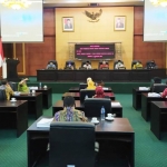 Suasana rapat di Gedung DPRD Jombang.