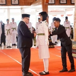 Bupati Kediri saat pengukuhan Paskibraka. Foto: Ist