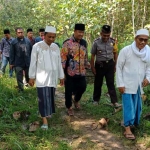 Menpora Imam Nahrowi saat takziah meninggalnya sang paman.