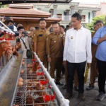 Bupati Bojonegoro Setyo Wahono saat memantau progam Gayatri.