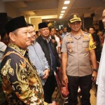 Bupati H Saiful Ilah disaksikan anggota Forkopimda Sidoarjo berdialog dengan tokoh gereja, tadi malam.