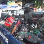 Dua motor yang terlibat kecelakaan diamankan.