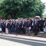 Dosen dan ratusan mahasiswa Universitas Jember saat deklarasi sikap untuk demokrasi di Indonesia.