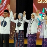 Dari kiri ke kanan, Calon Wakil Wali Kota Kediri nomor urut 1 KH Qowimuddin Thoha,  Calon Wali Kota Kediri nomor urut 1 Vinanda Prameswati, Calon Wali Kota Kediri nomor urut 2 Ferry Silviana Feronica, dan Calon Wakil Wali Kota Kediri nomor urut 2 Regina. Foto: MUJI HARJITA/ BANGSAONLINE