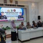 Konferensi pers terkait kasus begal di Pamekasan.