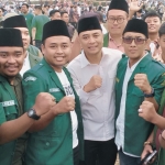 chnaf Al Ashbahani bersama pengurus GP Ansor Kota Surabaya dalam satu kegiatan dengan Wali Kota Surabaya, Eri Cahyadi