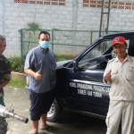 Unit Pelaksana Teknis Daerah (UPTD) Kecamatan Senori bersama anggota DPRD Tuban, Moch Fuad dan Koramil Senori melakukan kegiatan fogging di Desa Jatisari, Kamis (8/3).