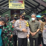 Kapolda Jawa Timur, Irjen Pol Nico Afinta meninjau Kampung Tangguh Semeru (KTS) saat kunjungan di Sidoarjo dalam rangka persiapan PPKM.