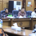 BUNTU: Hearing Komisi A dengan OPD terkait Pilkades Serentak, di gedung DPRD Sidoarjo, Jumat (19/6). foto: ist