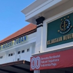 Kantor Kejaksaan Negeri Tuban di Jl. RA. Kartini no. 1.