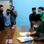 Suasana saat penandatanganan MoU antara Bawaslu Situbondo bersama OKP di lingkungan Nahdlatul Ulama.