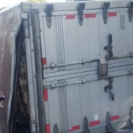 Kondisi truk yang terguling di Jl. Raya Desa Baruh, Sampang