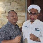 Komisaris PT Rizky Megatama Sentosa, H. Rohmawan (kiri) saat foto bersama Ngabalin.