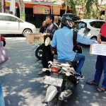 Komunitas Watowwah Ajem (Tua-Tua Ayam) Pamekasan sedang menggalang dana bagi pasien yang dicabut KIS secara sepihak.