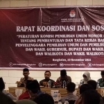 KPU Bangkalan saat menggelar rapat koordinasi dan sosialisasi PKPU 8/2022.