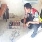 Miras yang diamankan petugas dari beberapa toko dan warug di wilayah Bangil, Pasuruan. 