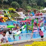 Tirta Kamandanu Water Park, salah satu wahana yang ramai didatangi pengunjung, terutama anak-anak.