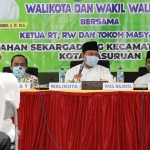 Suasana dialog interaktif antara Wali Kota Pasuruan dengan Ketua RW dan Ketua RT di Balai Kelurahan Sekargadung Kecamatan Purworejo, Selasa (6/4) malam.