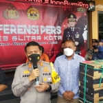 Kapolres Blitar Kota AKBP Argowiyono saat ungkap kasus pencurian belasan laptop di SMKN 1 Udanawu.