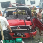 Kondisi mobil pick up usai dihantam kereta api. foto: FUAD/ BANGSAONLINE