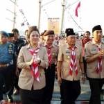 (Dari kanan) Herman Dali Kusuma SSos MH,Ketua DPRD Kabupaten Sumenep, Bupati kabupaten Sumenep Dr KH A Busyro Karim MSi, Menteri Koordinator Bidang Pembangunan Manusia dan Kebudayaan RI Puan Maharani, dan Gubernur Jawa Timur Pakde Karwo. foto: istimewa