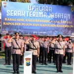 Sertijab atau serah terima jabatan yang berlangsung di Mapolres Batu.