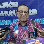 Direktur RSUD Gambiran Kota Kediri Aditya Bagus Djatmiko saat memberi keterangan kepada awak media. Foto: MUJI HARJITA/ BANGSAONLINE