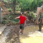 Retakan tanah yang dinilai membahayakan. foto: YAHYA/ BANGSAONLINE