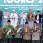 Gubernur Jawa Timur Khofifah Indar Parawansa saat membuka The 3rd International Conference On Research And Community Service (ICORCS) 2023 yang dihadiri sejumlah ulama internasional di Dyandra Convention Center Surabaya, Jum’at (15/12) malam.