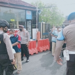 
Peningkatan pengawasan di lingkup Polres Ngawi pada setiap pengunjung yang akan masuk.