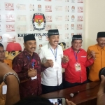 Gus Syaf dan Mas Choirul didampingi jajaran partai pengusung.