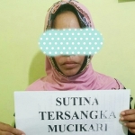 Pemilik rumah bernama Sutinah (42) berhasil diamankan petugas.