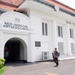 pintu masuk gedung FK Unair. foto:istimewa