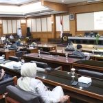 DPRD Gresik ketika paripurna nota PAPBD 2020. (foto: SYUHUD/ BANGSAONLINE)