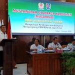 Mirza Ali Mansyur menyampaikan sambutan usai terpilih sebagai Ketua KONI Tuban Periode 2020-2024 secara aklamasi dalam Musorkab di Gedung Korpri Kompleks Krido Manunggal, Selasa (7/1).