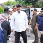 Wali Kota Pasuruan, Saifullah Yusuf atau yang akrab disapa Gus Ipul, bersama wakilnya, Adi Wibowo, saat meninjau pelaksanaan Pemilu 2024.