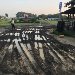 Kondisi akses jalan masuk bus TransJatim di Terminal Balongpanggang. Foto: Ist.