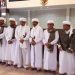 Bupati-Wabup, Sambari-Qosim, didampingi pejabat Forkompimda ketika akan berangkat napak tilas Prabu Satmoto. foto: syuhud/ BANGSAONLINE