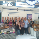 Pj Wali Kota Kediri, Zanariah (nomor 4 dari kanan) di stand Pemkot Kediri